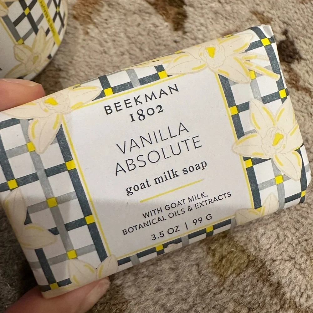 Beekman 1802 Vanilla Absolute Gift Set - Yellow and White Goat Milk